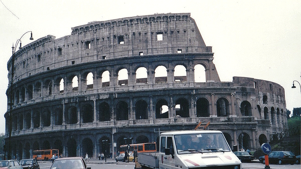 https://www.aroma-life.happy-clovers.com/wp-content/uploads/2020/09/3Colosseum1F.jpg