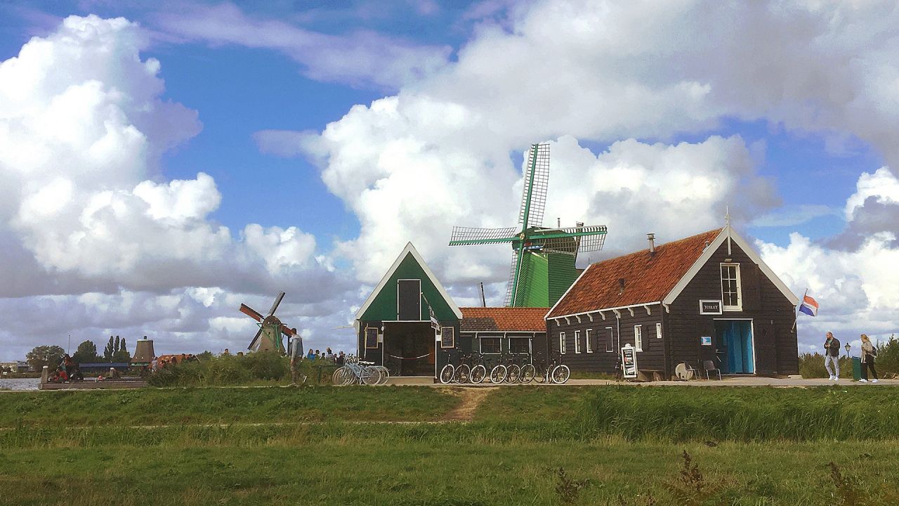 https://www.aroma-life.happy-clovers.com/wp-content/uploads/2020/09/HollandWindmillsMV1280.jpg